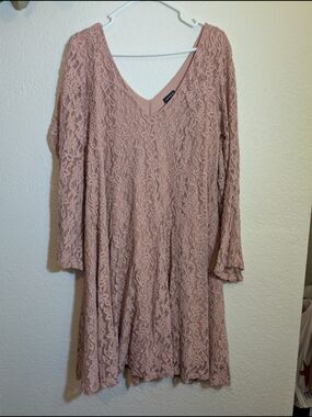 Lace Long-Sleeve V-Neck Dress in Dusty Rose